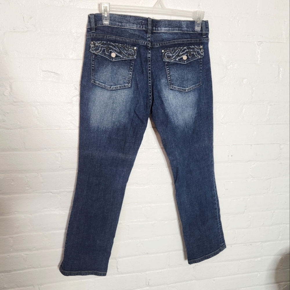 White House Black Market Noir Distressed Capri Jean - Picture 5 of 6